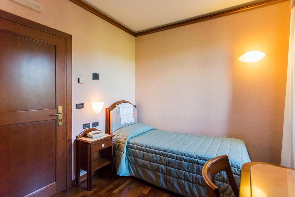 Albergo Del Teatro Spello Esterno foto