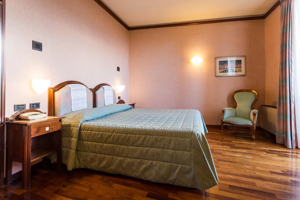Albergo Del Teatro Spello Esterno foto